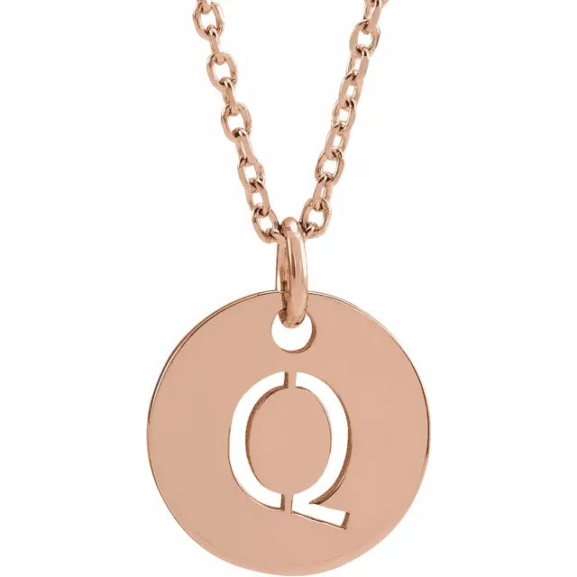Initial disc necklace letter Q in rose-gold finish